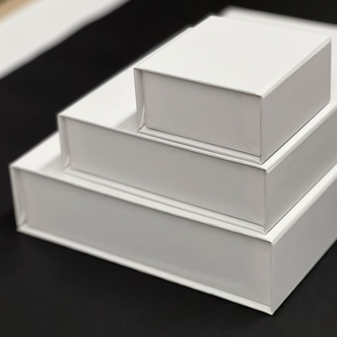 White magnet boxes 3